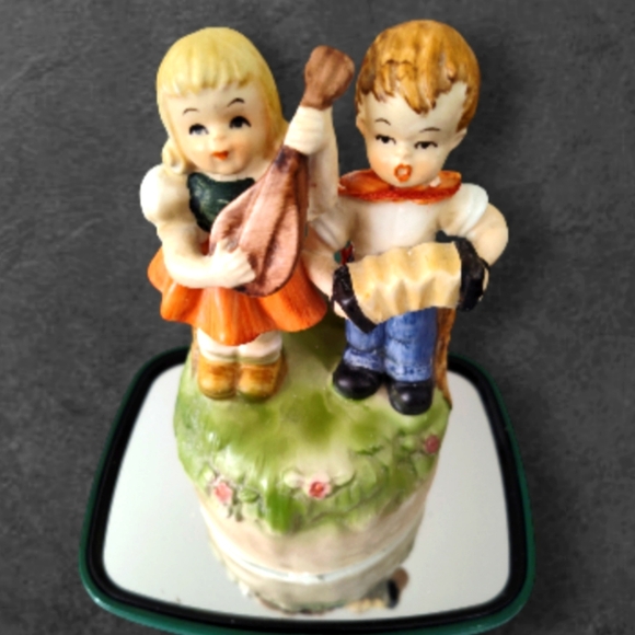 Lefton Music Box Alps Boy n Girl Lute accordion Plays Chim- cheree Mary Poppins - Picture 3 of 13